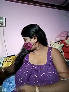 Snapshot of me-pari-hu chatting on 04.20.26 me-pari-hu online show from 04.20.26