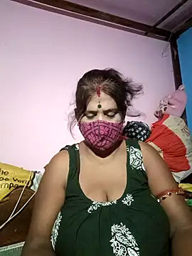 Snapshot of me-pari-hu chatting on 04.24.26 me-pari-hu online show from 04.24.26