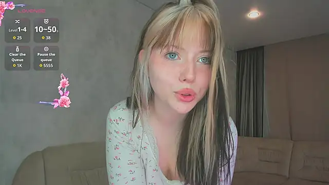 Snapshot of JaneMolane chatting on 06.22.26 JaneMolane online show from 06.22.26