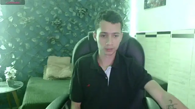 Snapshot of LucassSmith11 chatting on 12.14.25 LucassSmith11 online show from 12.14.25