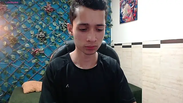 Snapshot of LucassSmith11 chatting on 12.19.25 LucassSmith11 online show from 12.19.25