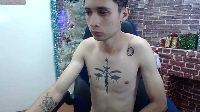 Snapshot of LucassSmith11 chatting on 12.21.25 LucassSmith11 online show from 12.21.25