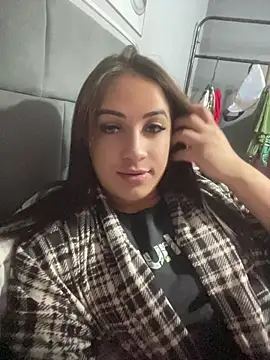 Snapshot of larysinha chatting on 06.25.26 larysinha online show from 06.25.26