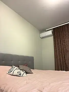 Snapshot of s4rah chatting on 12.21.25 s4rah online show from 12.21.25