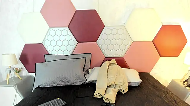 Snapshot of AriaRous chatting on 02.14.26 AriaRous online show from 02.14.26