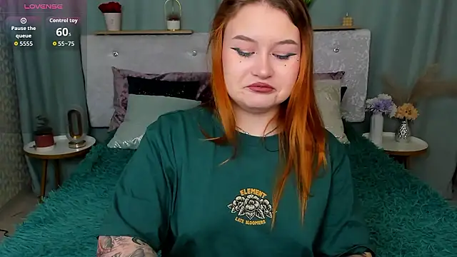 Snapshot of MilanaXHoney chatting on 02.02.26 MilanaXHoney online show from 02.02.26