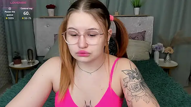 Snapshot of MilanaXHoney chatting on 02.08.26 MilanaXHoney online show from 02.08.26