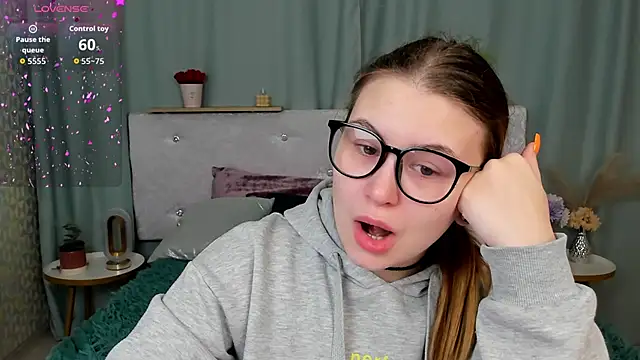 Snapshot of MilanaXHoney chatting on 02.19.26 MilanaXHoney online show from 02.19.26