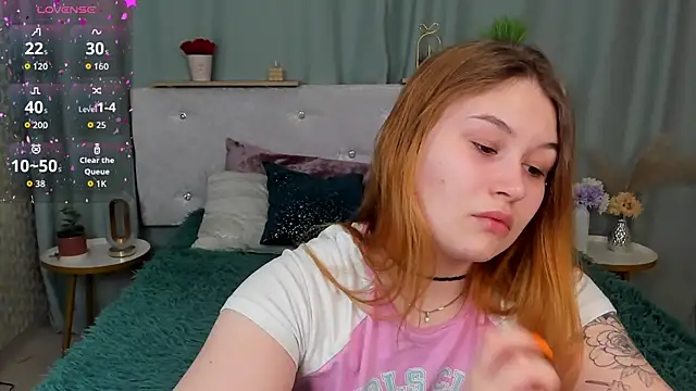 Snapshot of MilanaXHoney chatting on 02.21.26 MilanaXHoney online show from 02.21.26