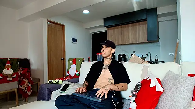 Snapshot of liorvante chatting on 12.17.25 liorvante online show from 12.17.25