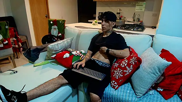 Snapshot of liorvante chatting on 12.18.25 liorvante online show from 12.18.25