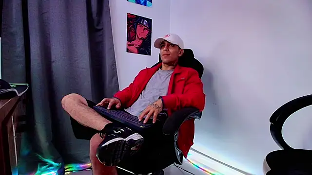 Snapshot of liorvante chatting on 12.19.25 liorvante online show from 12.19.25