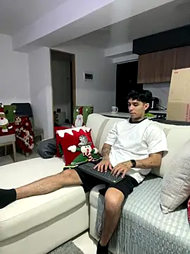 Snapshot of liorvante chatting on 12.22.25 liorvante online show from 12.22.25