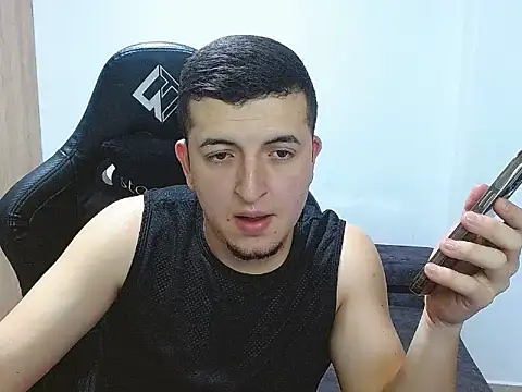 Snapshot of Liam_jones10 chatting on 11.30.25 Liam jones10 online show from 11.30.25