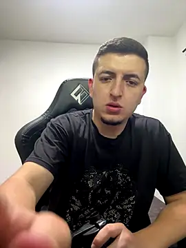 Snapshot of Liam_jones10 chatting on 01.06.26 Liam jones10 online show from 01.06.26