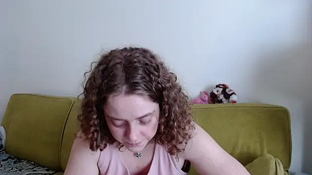 Snapshot of DeliaBlew chatting on 05.20.26 DeliaBlew online show from 05.20.26