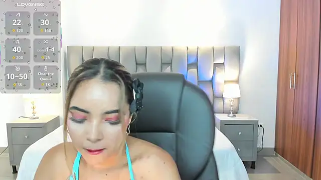 Snapshot of alana_martiins chatting on 04.04.26 alana martiins online show from 04.04.26