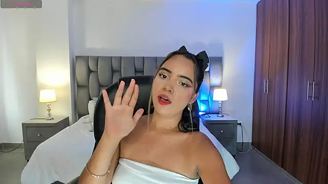 Snapshot of alana_martiins chatting on 04.15.26 alana martiins online show from 04.15.26