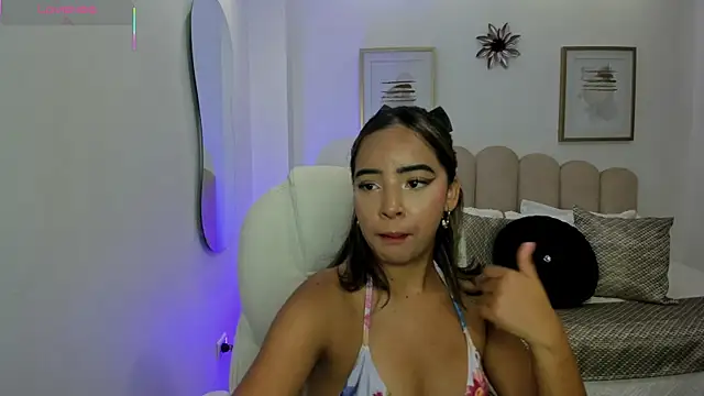 Snapshot of alana_martiins chatting on 04.21.26 alana martiins online show from 04.21.26