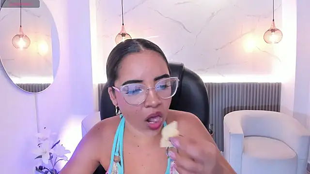 Snapshot of alana_martiins chatting on 05.28.26 alana martiins online show from 05.28.26