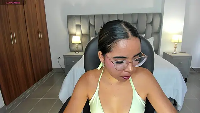 Snapshot of alana_martiins chatting on 05.29.26 alana martiins online show from 05.29.26