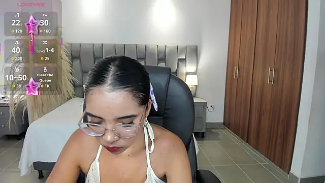 Snapshot of alana_martiins chatting on 06.23.26 alana martiins online show from 06.23.26