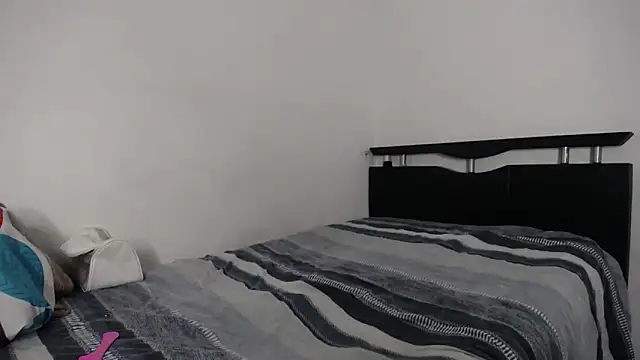 Snapshot of nohemyDream chatting on 12.16.25 nohemyDream online show from 12.16.25