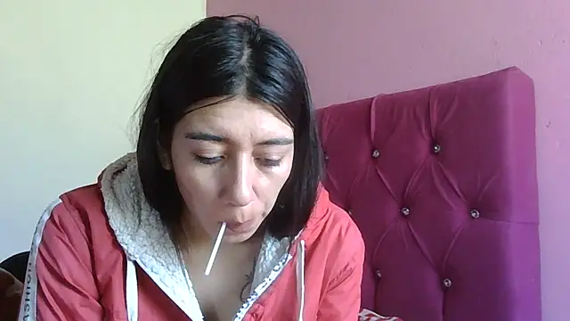 Snapshot of TaylorLove- chatting on 12.14.25 TaylorLove- online show from 12.14.25