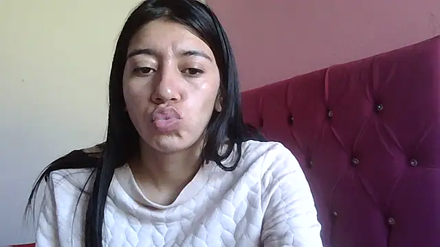 Snapshot of TaylorLove- chatting on 12.16.25 TaylorLove- online show from 12.16.25