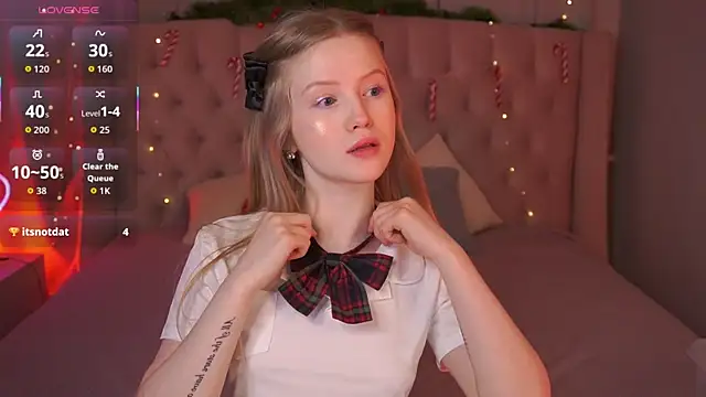 Snapshot of LilianHoward chatting on 01.15.26 LilianHoward online show from 01.15.26