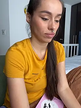 Snapshot of saraarchbould chatting on 12.19.25 saraarchbould online show from 12.19.25