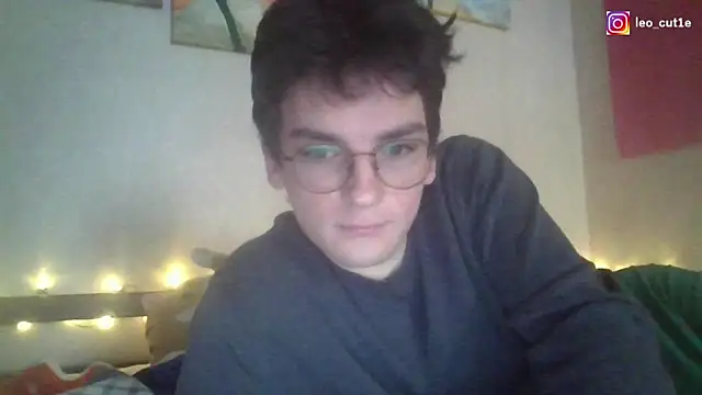 Snapshot of leo_cutie chatting on 04.11.26 leo cutie online show from 04.11.26