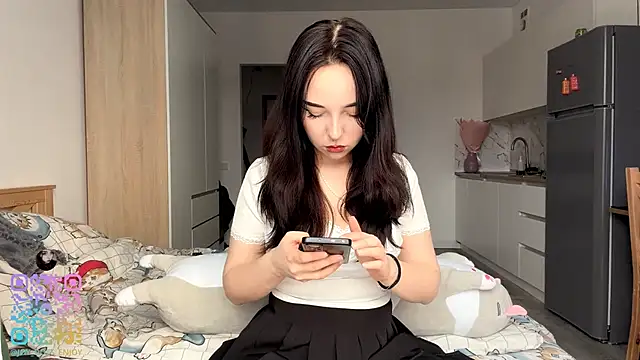 Snapshot of WhiteNoiseJoy chatting on 12.17.25 WhiteNoiseJoy online show from 12.17.25