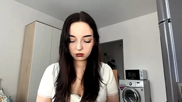 Snapshot of WhiteNoiseJoy chatting on 12.19.25 WhiteNoiseJoy online show from 12.19.25