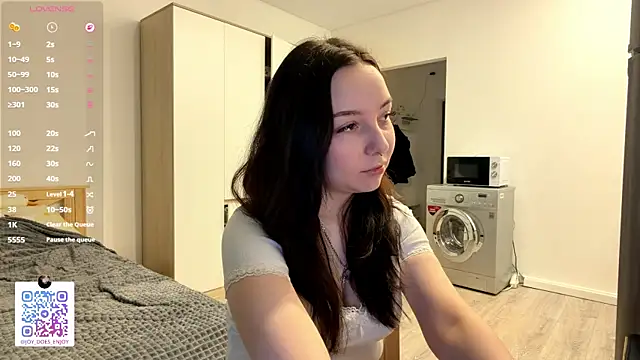 Snapshot of WhiteNoiseJoy chatting on 01.12.26 WhiteNoiseJoy online show from 01.12.26