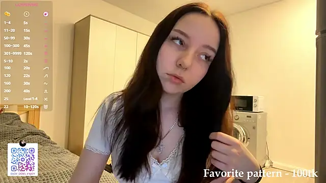 Snapshot of WhiteNoiseJoy chatting on 01.13.26 WhiteNoiseJoy online show from 01.13.26