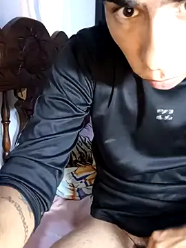 Snapshot of amaio_hosh chatting on 12.14.25 amaio hosh online show from 12.14.25