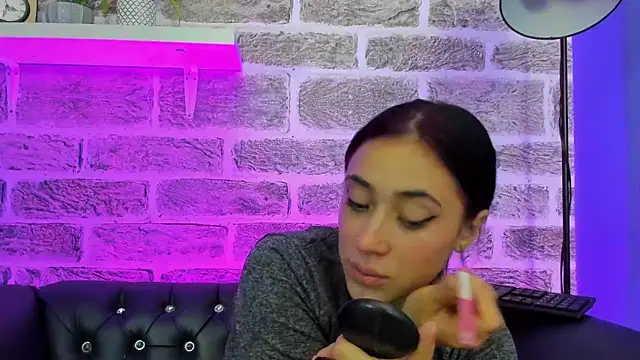 Snapshot of Ariana_collinss chatting on 05.22.26 Ariana collinss online show from 05.22.26