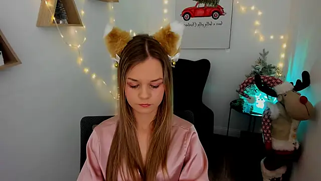 Snapshot of MidnighteAura chatting on 12.18.25 MidnighteAura online show from 12.18.25