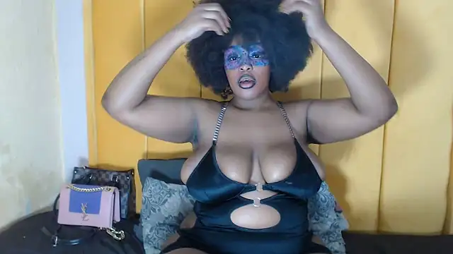 Snapshot of SexyHarleyBlack chatting on 06.22.26 SexyHarleyBlack online show from 06.22.26