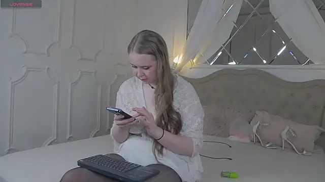 AprilHughes online show from 01.12.26