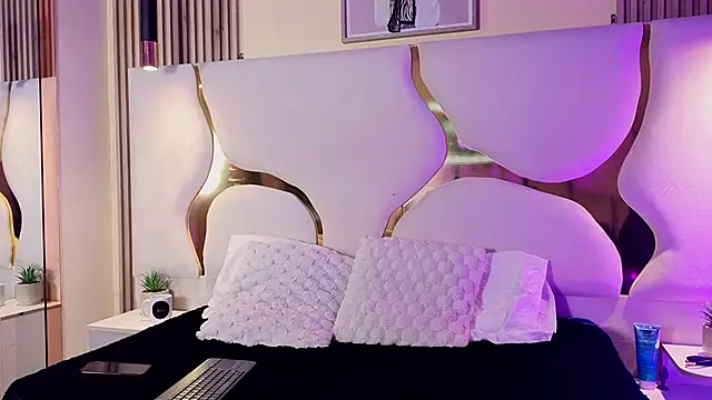 HannyJones online show from 12.16.25