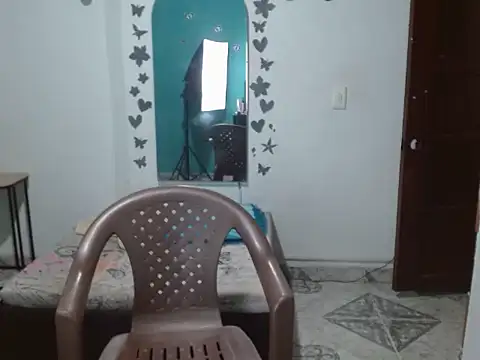 Snapshot of Andreaebony chatting on 12.17.25 Andreaebony online show from 12.17.25