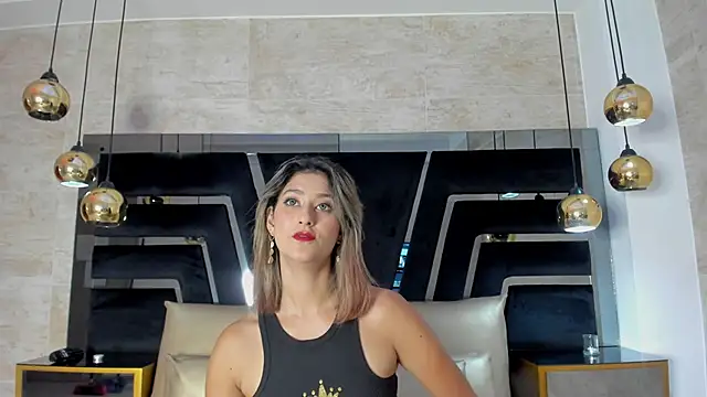 Snapshot of JulietaWales chatting on 12.18.25 JulietaWales online show from 12.18.25