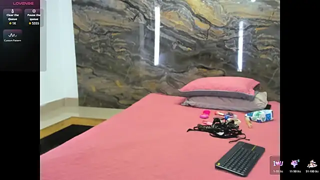 Snapshot of Evy_connor chatting on 12.22.25 Evy connor online show from 12.22.25