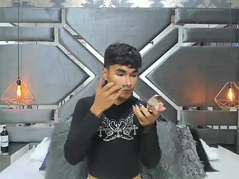 Snapshot of LittleNito chatting on 12.20.25 LittleNito online show from 12.20.25