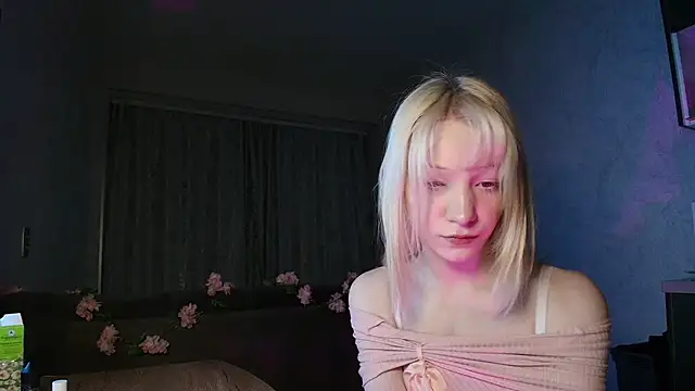 Snapshot of yape_anne chatting on 12.15.25 yape anne online show from 12.15.25