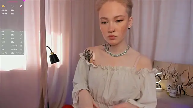 Snapshot of MaireLanda chatting on 06.25.26 MaireLanda online show from 06.25.26