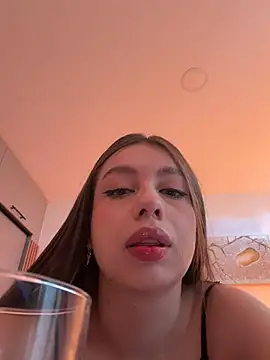 Snapshot of saracavali chatting on 04.25.26 saracavali online show from 04.25.26