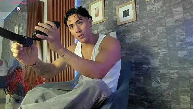 Tayler Cross online show from 01.14.26